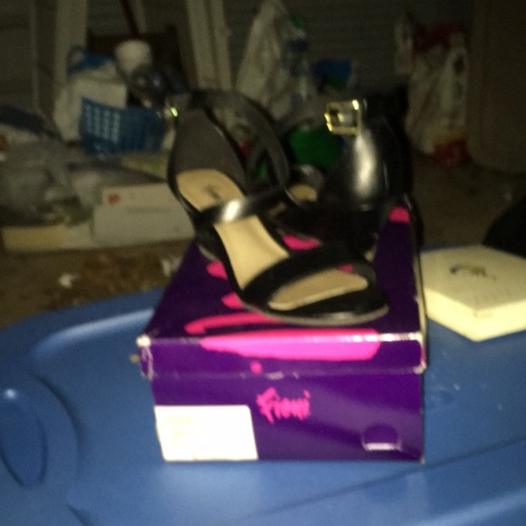 Shoes - Picture 2 of 4